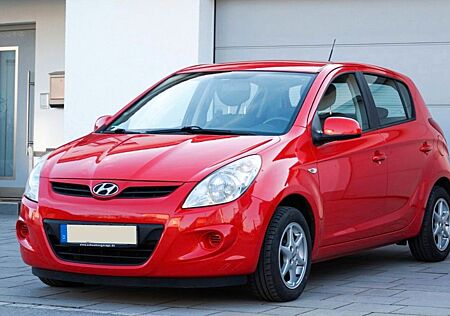 Hyundai i20 1.2 FIFA WM Edition - TÜV 08/26 & Klimaanlag