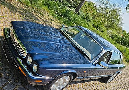 Jaguar XJ XJ8 4.0 Lang Daimler Kompressor 364PS