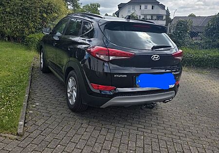 Hyundai Tucson 2.0 Crdi SUV für 15500 €
