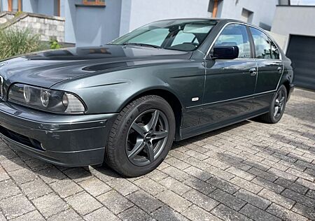 BMW 520i E39 Limo