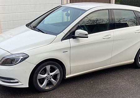 Mercedes-Benz B 200 -BlueEFFICIENCY-weiß