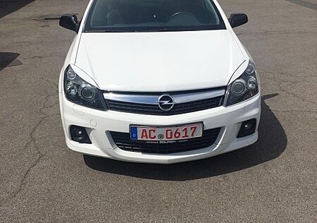 Opel Astra GTC 1.8 ECOTEC Black&White Black&White