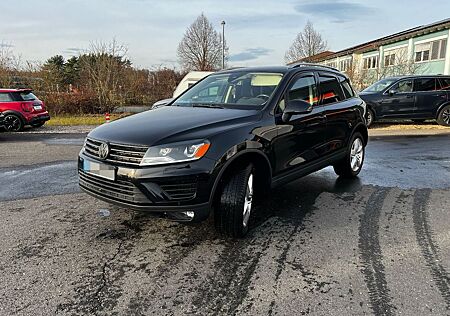VW Touareg Volkswagen 3.0 TDI FL Carplay ACC Sensoren neu