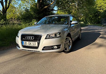 Audi A3 2.0 TDI quattro S line Sportback AHK