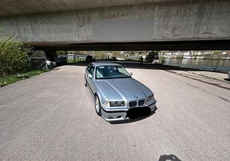 BMW 320i Coupe