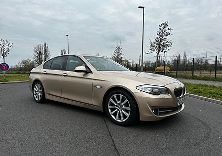 BMW 523i -