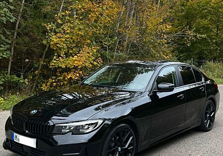 BMW 320i xDrive M Sport Automatik Schiebedach