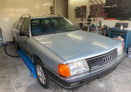 Audi 100 AVANT-QUATTRO