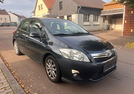 Toyota Auris Hybrid Travel