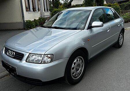 Audi A3 1.8i 20V8L mit Anhängerkupplung