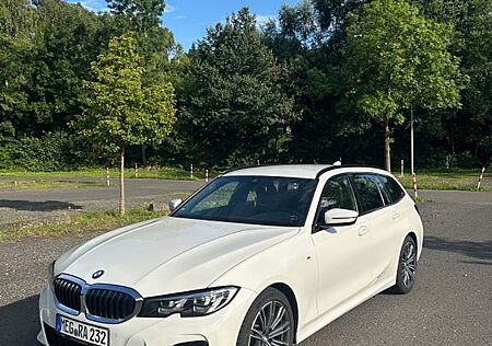 BMW 320d Touring M Paket/H&K/Live Cockpit