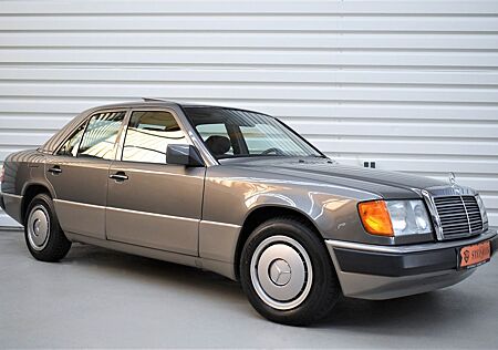 Mercedes-Benz 230 E+Schiebedach+H-Zulassung+88.200km