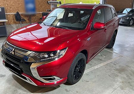 Mitsubishi Outlander 2.4 MIVEC PLUG-IN HYBRID 4WD Top