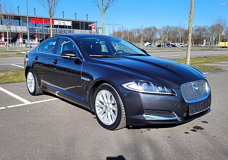 Jaguar XF 3.0 V6 Diesel Servo Navi Automatik Leder***