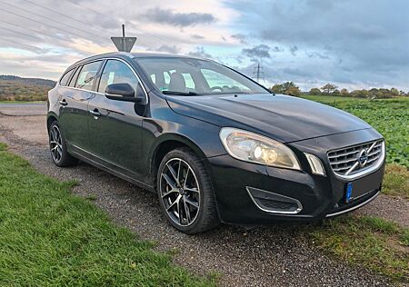 Volvo V60 gebraucht kaufen Volvo V60 D5 AWD, Standheizung, Scheckheftgepflegt.
