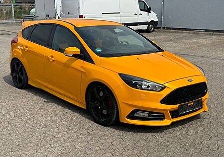 Ford Focus ST Limo. 250PS - 2.Hand Leder Xenon Navi
