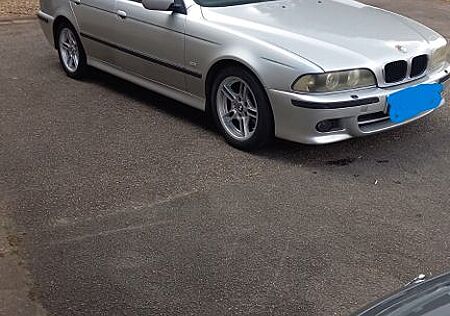 BMW 520i Touring M Paket ab Werk