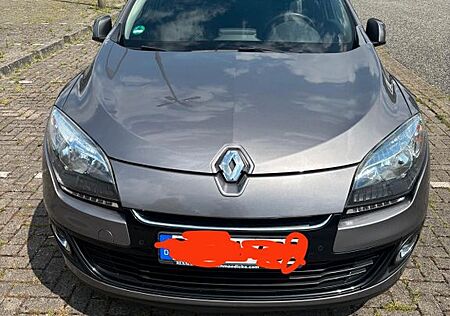 Renault Megane Privatverkauf mit 8-fach bereift