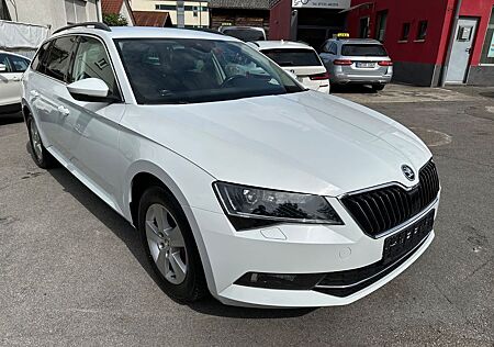 Skoda Superb 2.0 TDI Combi Ambition/ Navi/Bi-Xenon/ACC