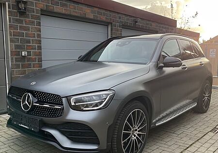 Mercedes-Benz GLC 220 GLC 220d 4M*3xAMG*PANORAMA* MAGNO-GRAU*DIGI-COCK