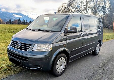 VW T5 Multivan Volkswagen 2.5 TDI mit VanEssa Ausstattung