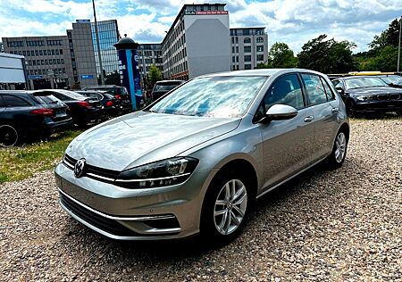 VW Golf Volkswagen VII + Autom + F1 + Navi + ACC + Massage