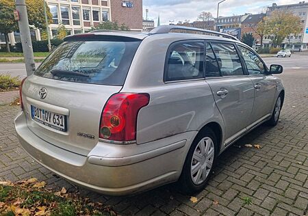 Toyota Avensis gebraucht kaufen Toyota Avensis Combi 2.0 D-4D -