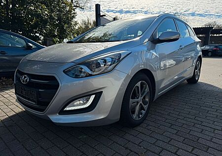 Hyundai i30 CW YES! KLIMA KAMERA NAVI LED PDC SCHECKHEFT