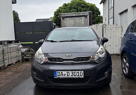 Kia Rio Edition 7 mit neuem TÜV und neuen Reifen