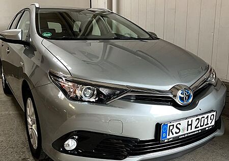 Toyota Auris Touring Sports Hybrid | 1. Hand