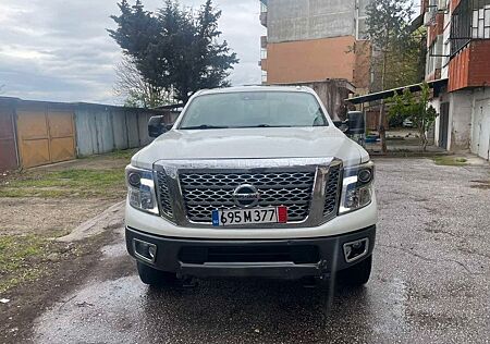 Nissan Titan