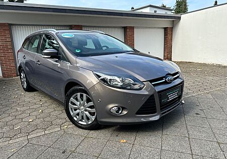 Ford Focus Turnier Titanium/ 1.6 /Klima/Pdc/Navi/Temp