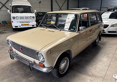 Lada 1200 S Kombi mit Scheckheft