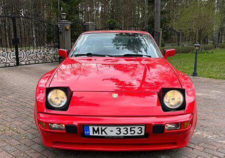 Porsche 944