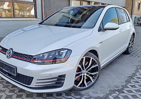 VW Golf Volkswagen 2.0 TSI DSG BMT GTI Performance