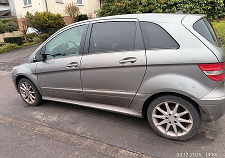 Mercedes-Benz B 200 -