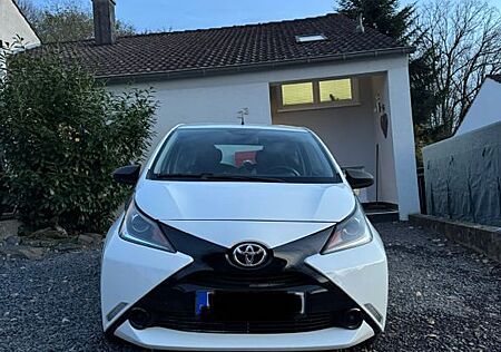 Toyota Aygo (X) Aygo (X) 1,0-l-VVT-i x-play x-play