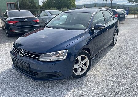 VW Jetta Volkswagen VI Comfortl.*Scheckheftge.*NAV*PDC*2.Hd*ZV