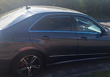 Mercedes-Benz E 300 CDI BlueEFFICIENCY AVANTGARDE AVANTGARDE