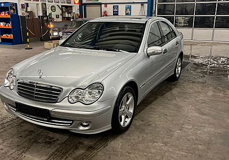 Mercedes-Benz C 180 EDITION Modell TÜV Neu