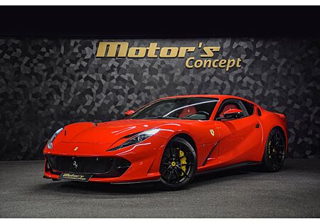 Ferrari 812 Superfast 6.5 V12 - ROSSO CORSA