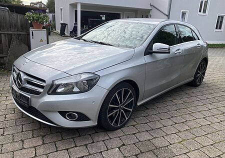Mercedes-Benz A 200 CDI KLIMA NAVI SHZG PDC LEDER ALU18"