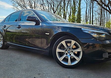 BMW 525i , HUD, NightVision, Abstandstemp., Sitzbel..