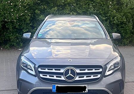 Mercedes-Benz GLA 220 d 4MATIC DCT -