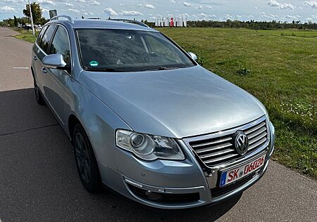 VW Passat Variant Volkswagen Highline*AHK*NAVI*LEDER*