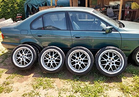 BMW 523i