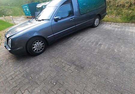 Mercedes-Benz E 240 Bestattungswagen