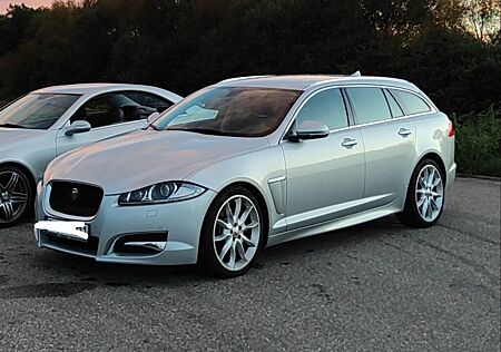 Jaguar XF 3.0 L V6 Diesel Sportbrake -