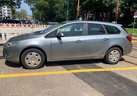 Opel Astra J Sports Tourer TÜV 04.2027 Scheckheftgepf
