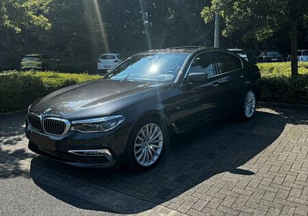 BMW 530i xDrive Luxury Line Limousine